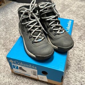 Columbia Newton Ridge Plus Waterproof Hiking Boots Womens 7